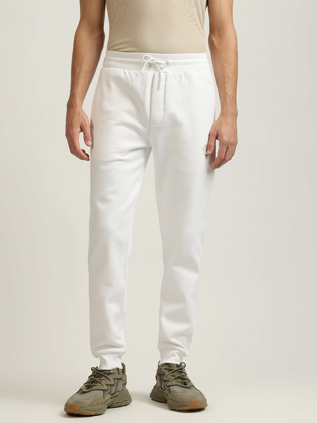 True Religion Men White Solid Regular Fit Mid-Rise Joggers Style Sweatpant