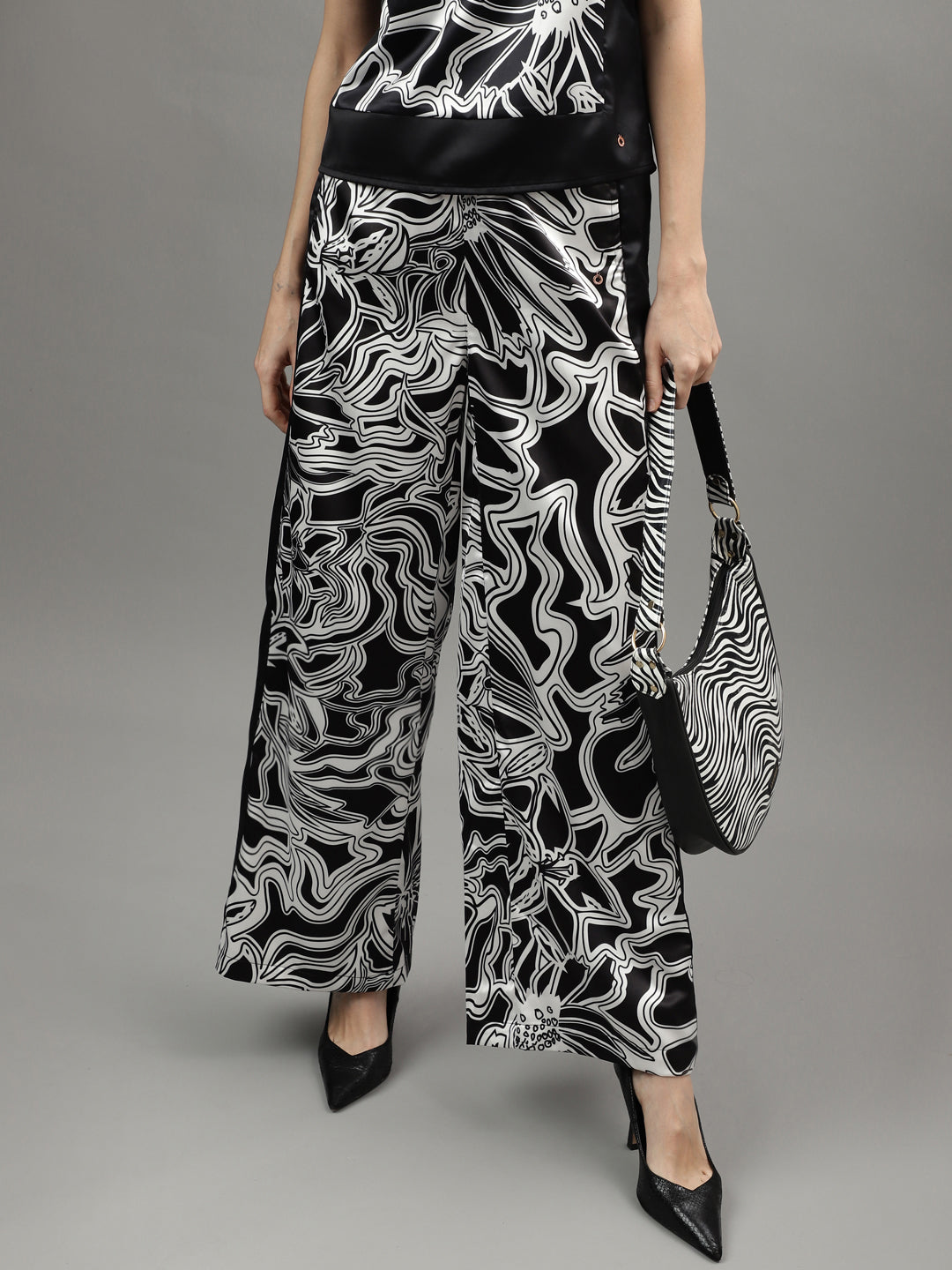 Iconic Women Black Printed Regular Fit Trouser