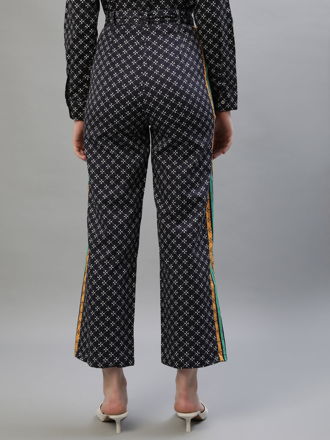 Iconic Women Multi Printed Straight Fit Trouser