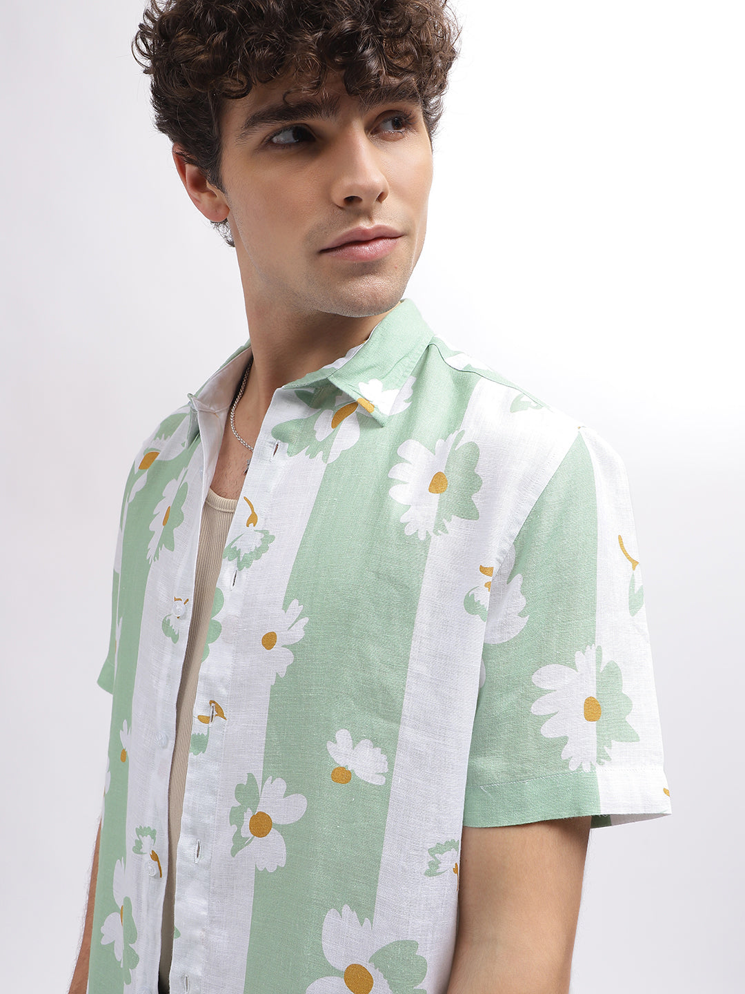 Iconic Men White Printed Spread Collar Short Sleeves Shirt