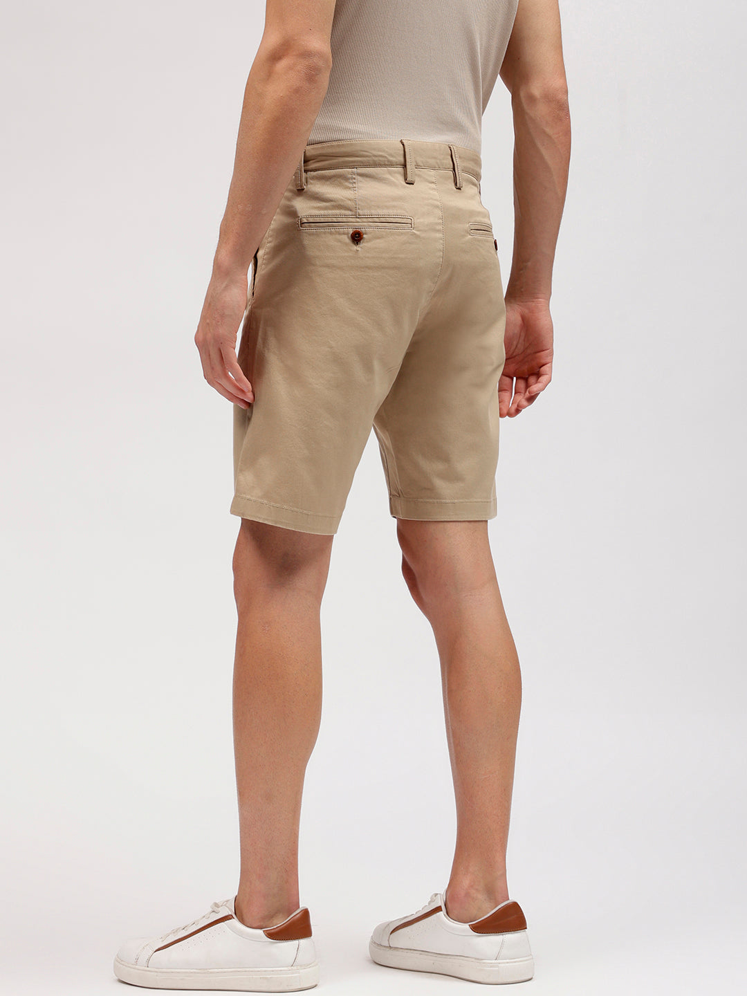 Gant Men Khaki Solid Slim Fit Mid-rise Chinos Shorts