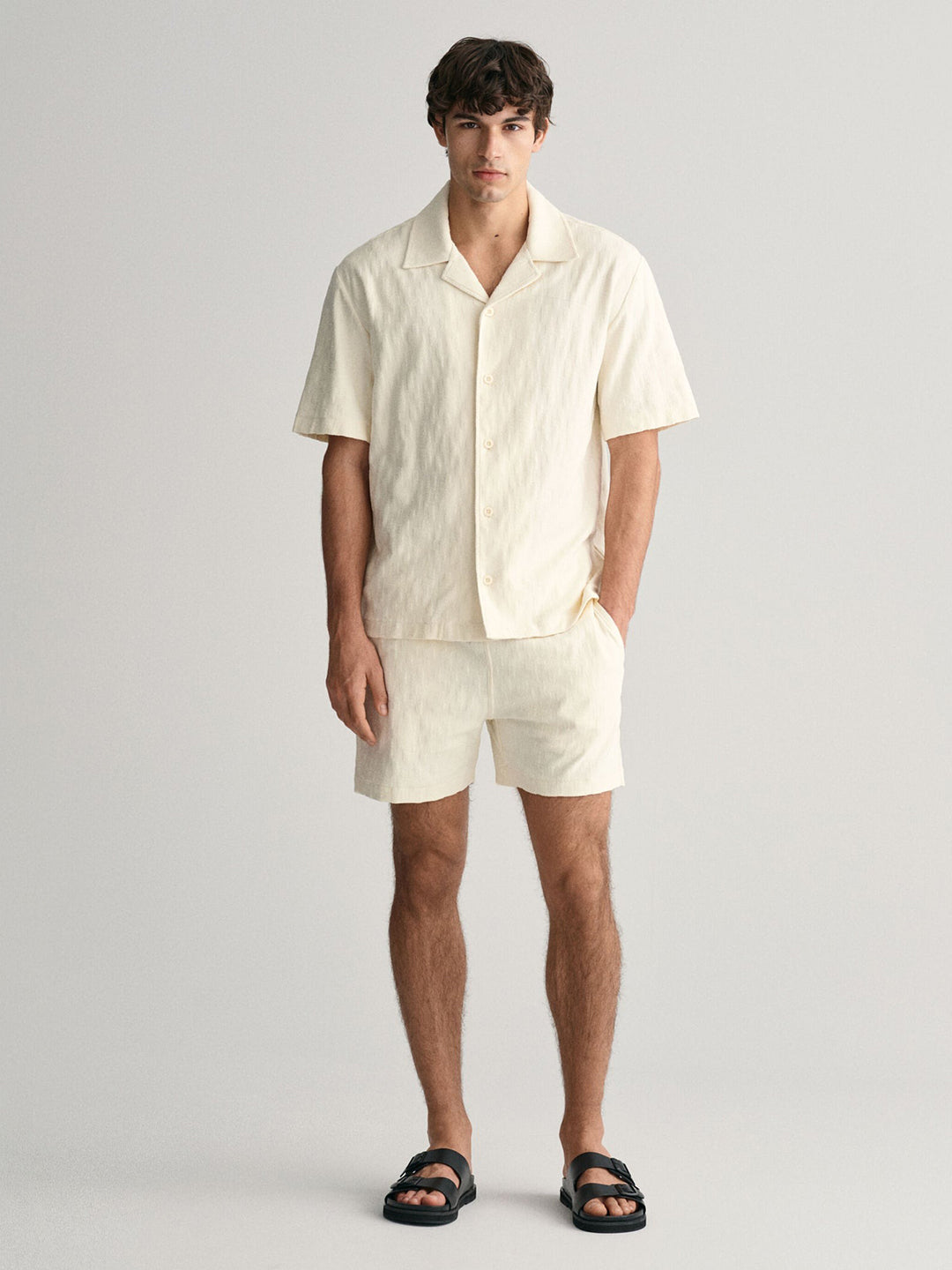 Gant Men Cream Solid Relaxed Fit Shorts