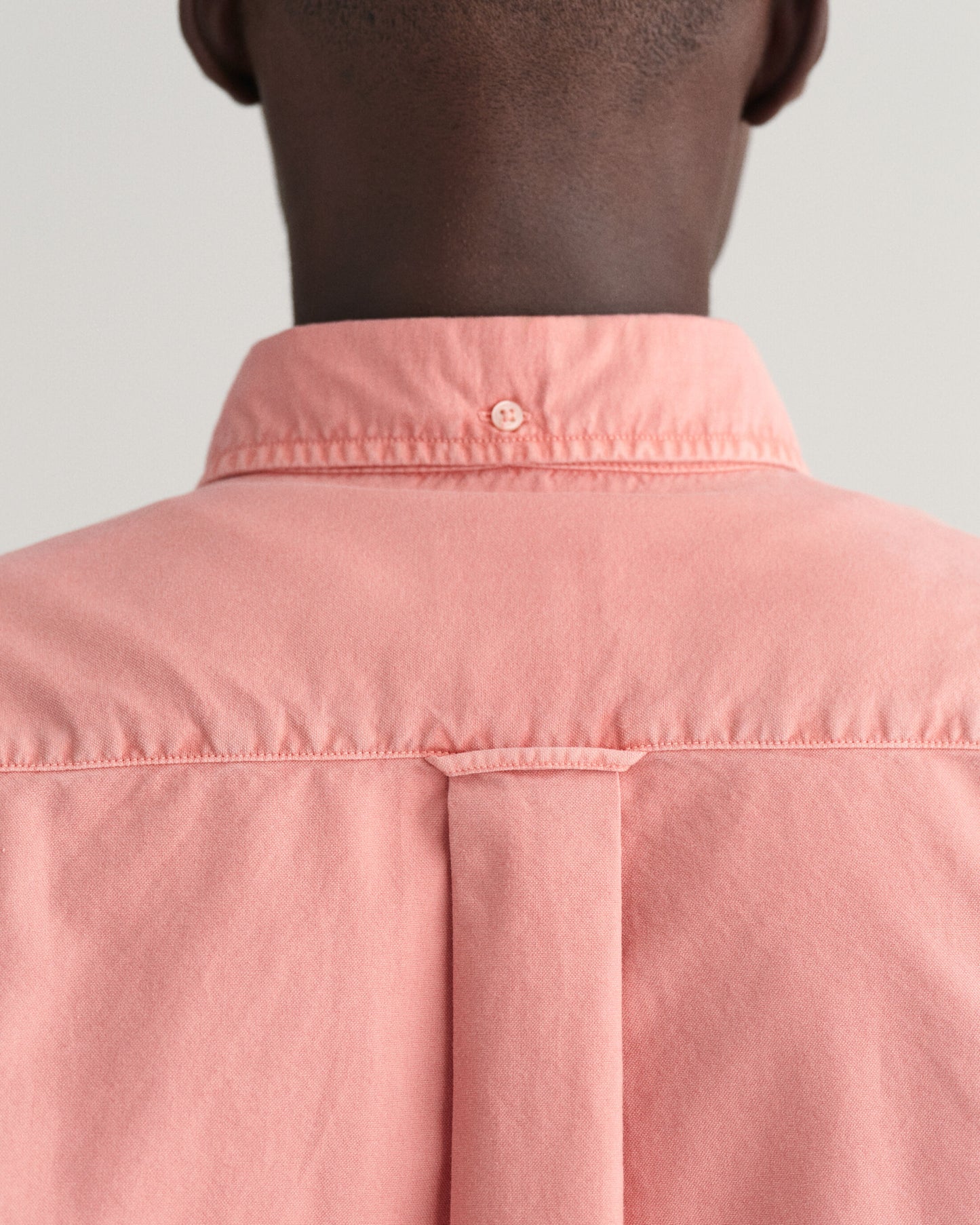 Gant Men Pink Solid Button Down Full Sleeves Shirt