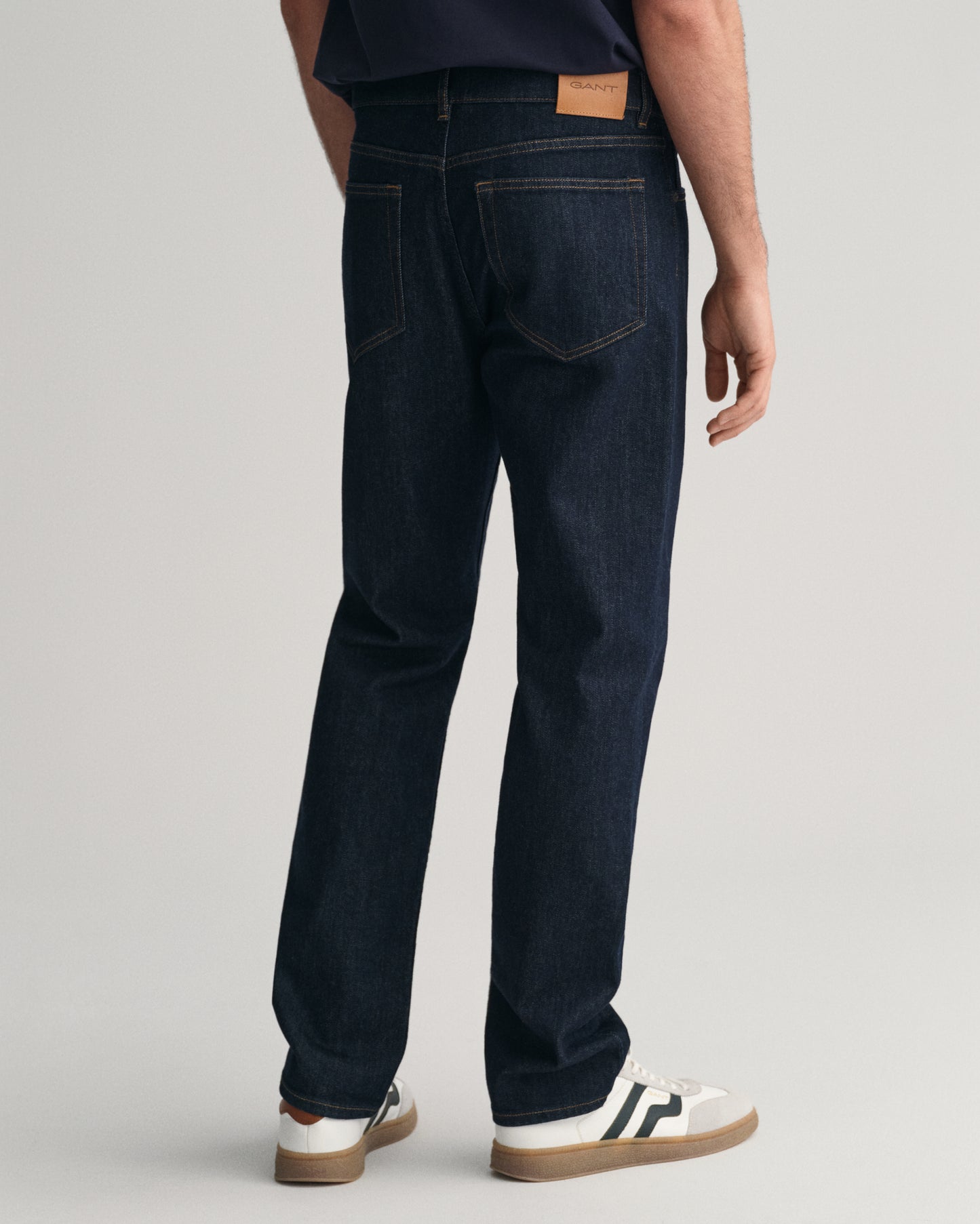 Gant Men Blue Solid Mid-Rise Regular Fit Jeans