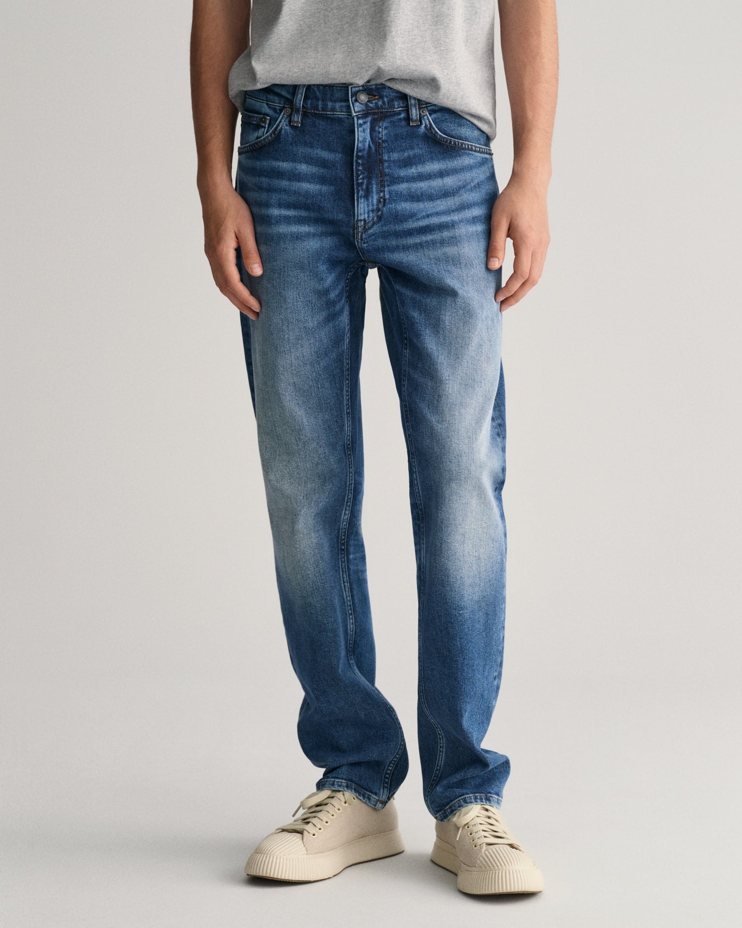 Gant Men Blue Washed Mid-Rise Regular Fit Jeans