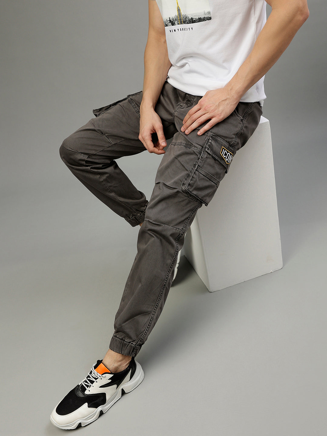 Iconic Men Solid Regular Fit Trouser