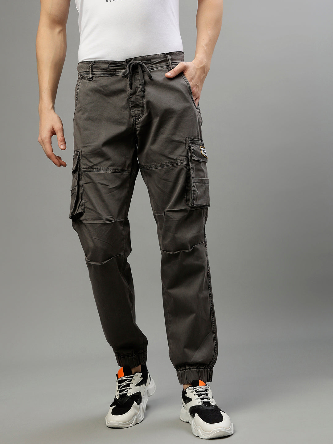 Iconic Men Solid Regular Fit Trouser