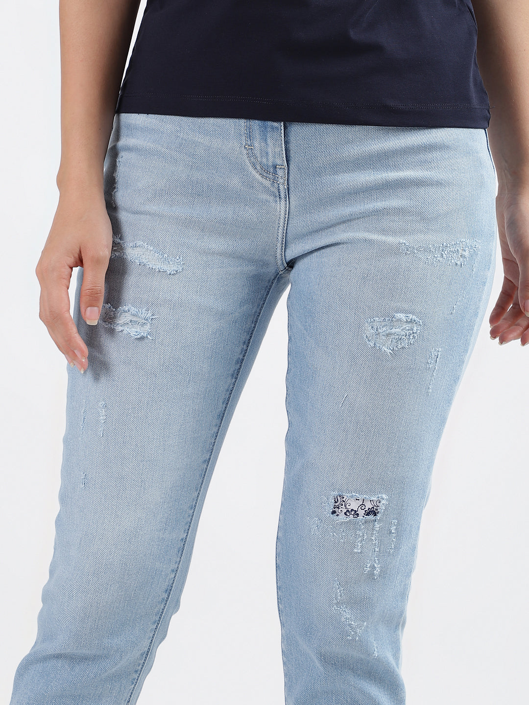 Iconic Women Blue Faded Slim Straight Fit Jeans