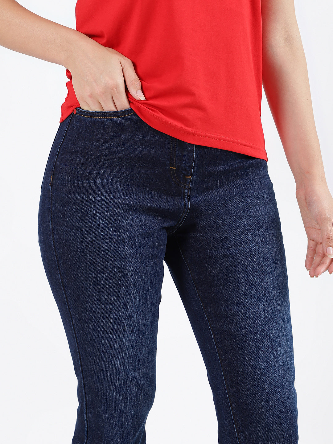 A|X Armani Exchange Women's Basic Dark and Faded Denim Wash 5 Pocket Skinny  Jeans, Indigo Blue, 25 at Amazon Women's Jeans store
