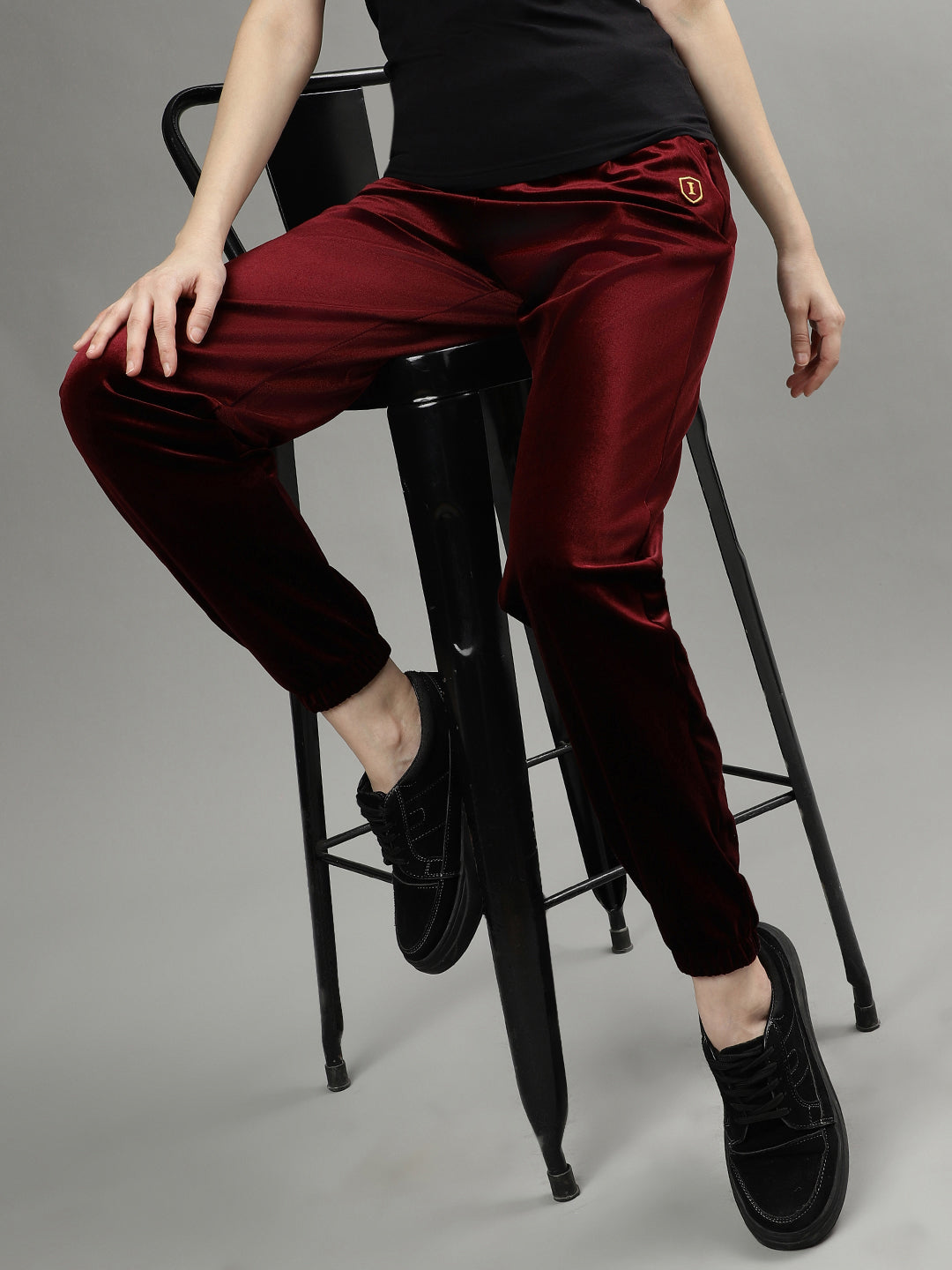 Iconic Women Solid Regular Fit Trackpant