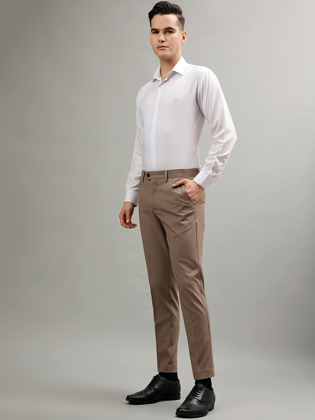 Lindbergh Men Beige Solid Mid-Rise Slim Fit Formal Trouser