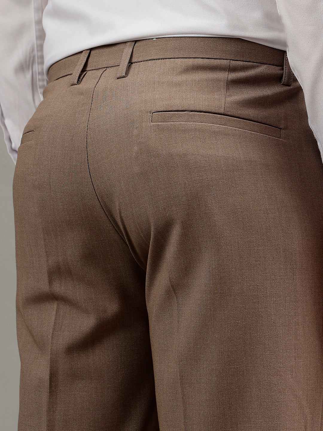 Lindbergh Men Beige Solid Mid-Rise Slim Fit Formal Trouser