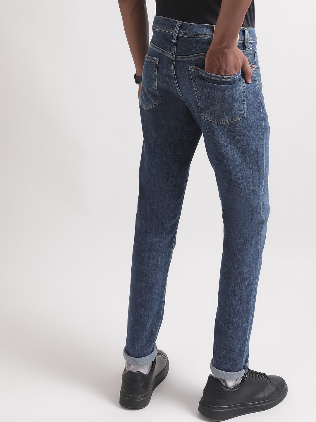 Gant Men Mid-Rise Slim Fit Light Fade Jeans