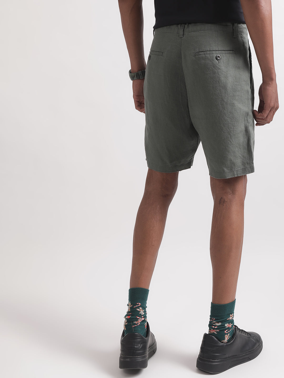 Gant Men Mid-Rise Loose Fit Linen Shorts