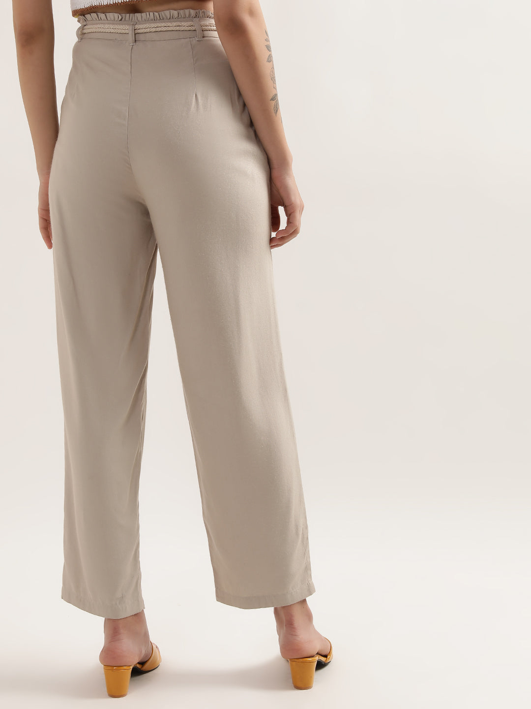 Elle Women Beige Solid Regular Fit Trouser