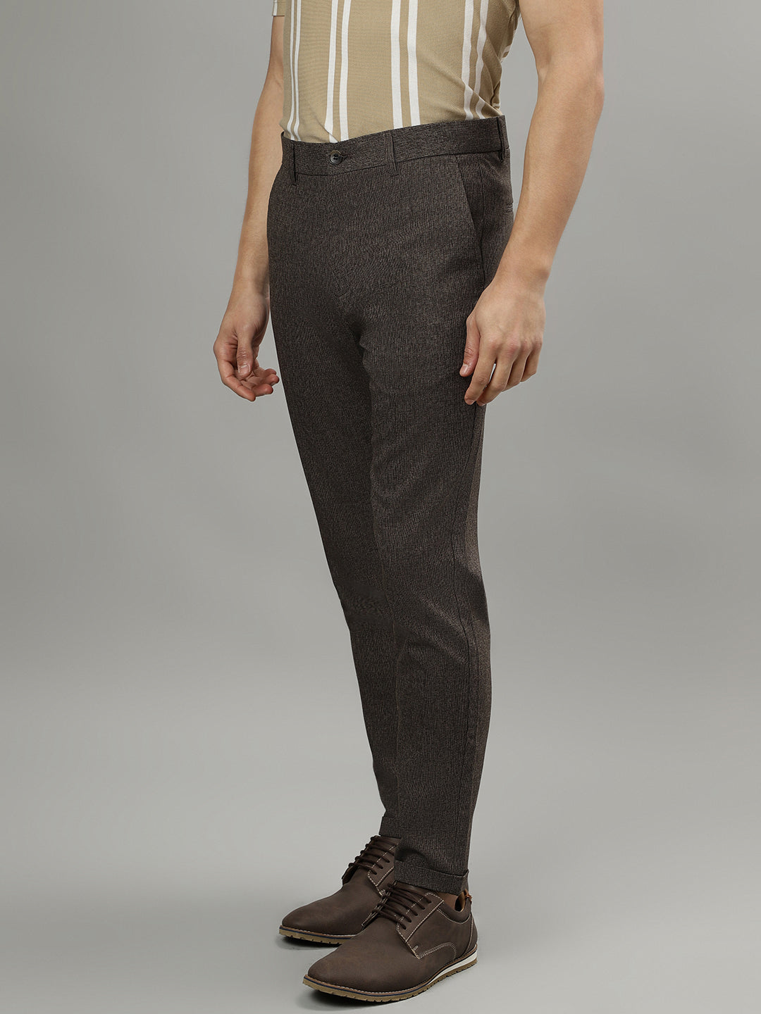 Lindbergh Men Solid Mid-rise Slim Fit Trousers