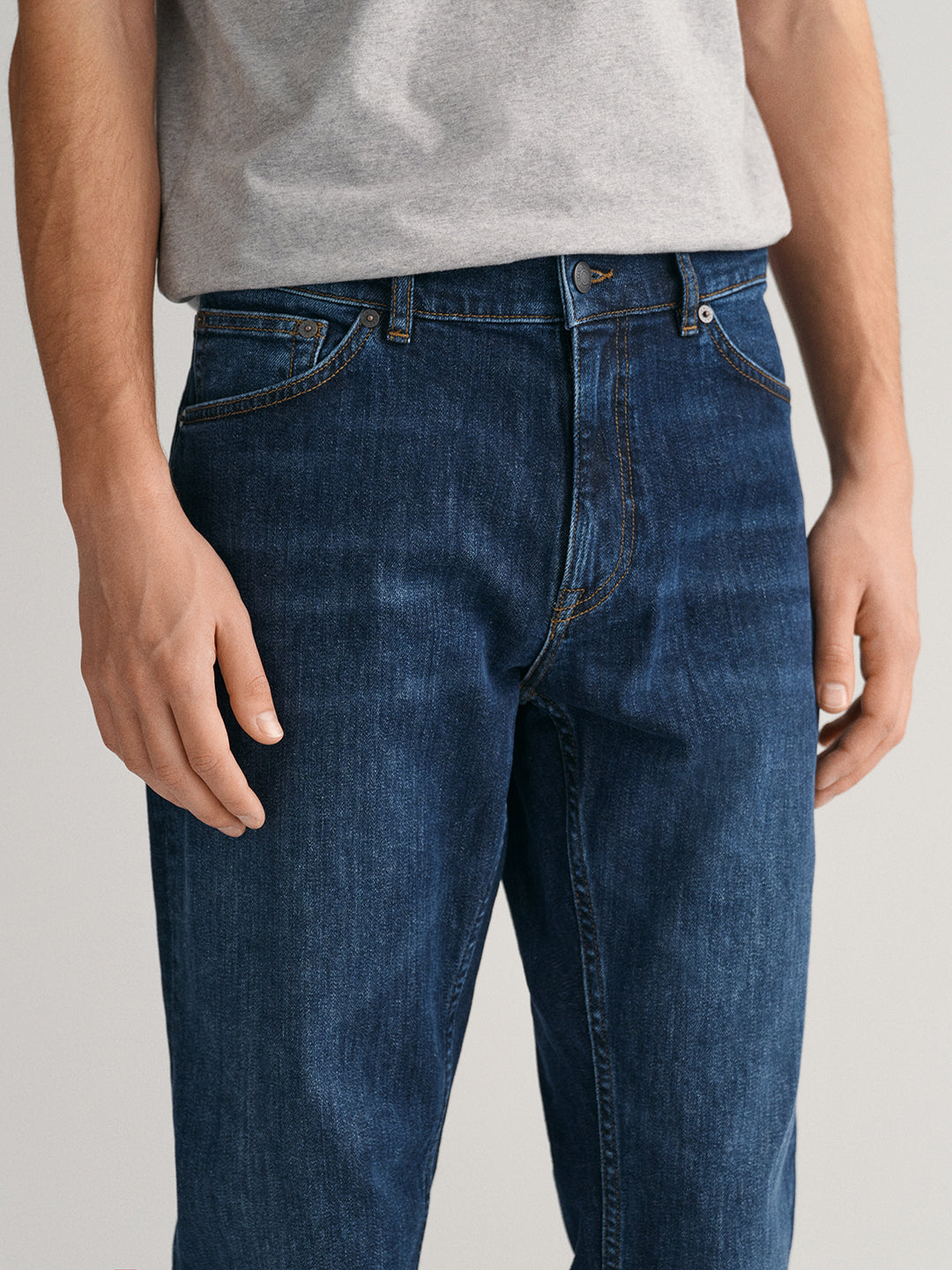 Gant Men Solid Regular Fit Jeans