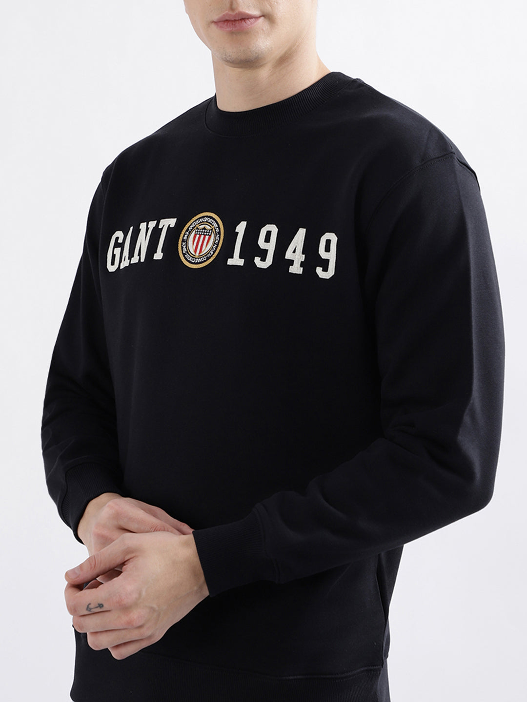 Gant Men Black Solid Full Sleeves Round Neck Sweatshirt