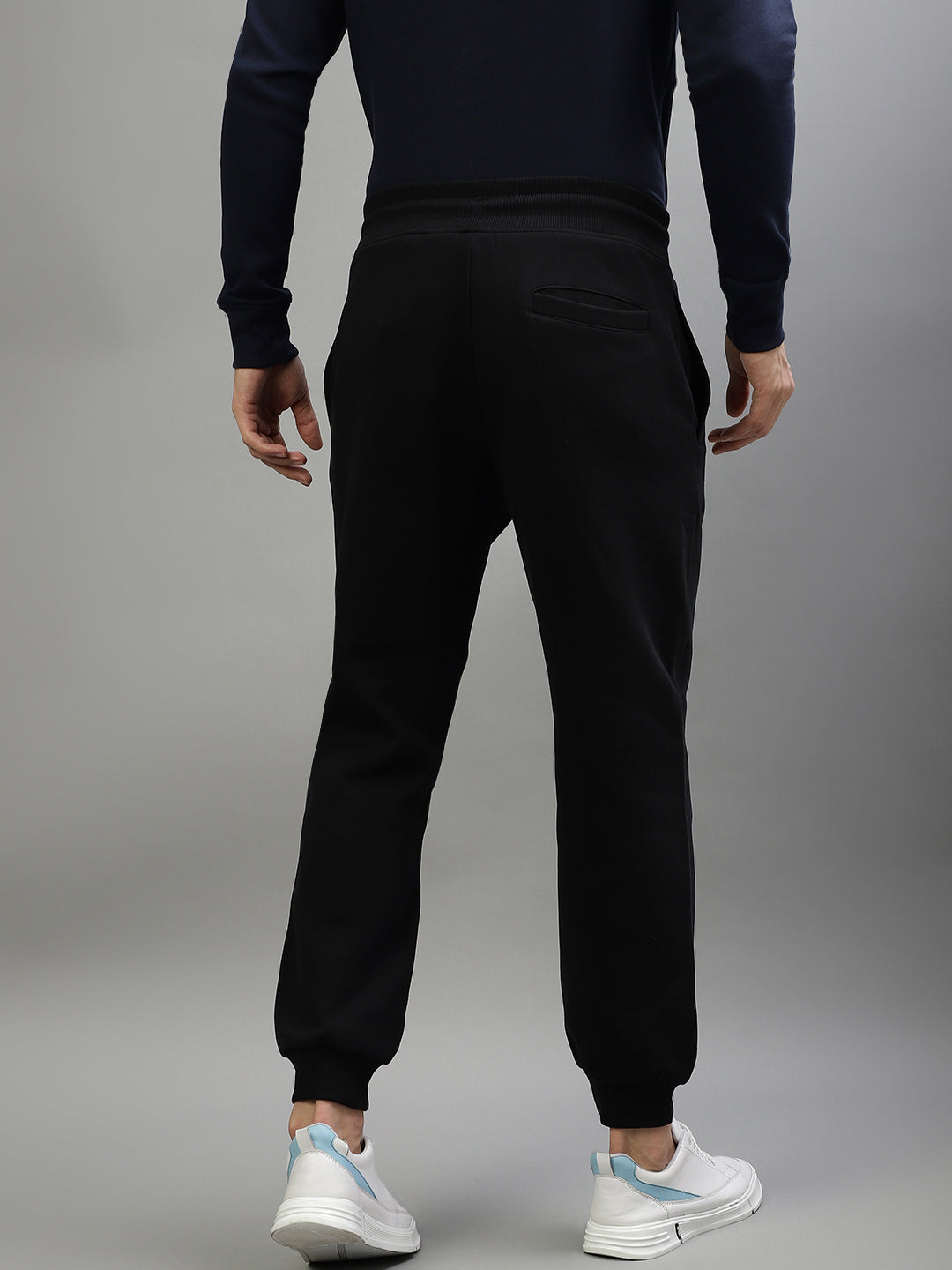 Gant Men Black Solid Regular Fit Trackpants