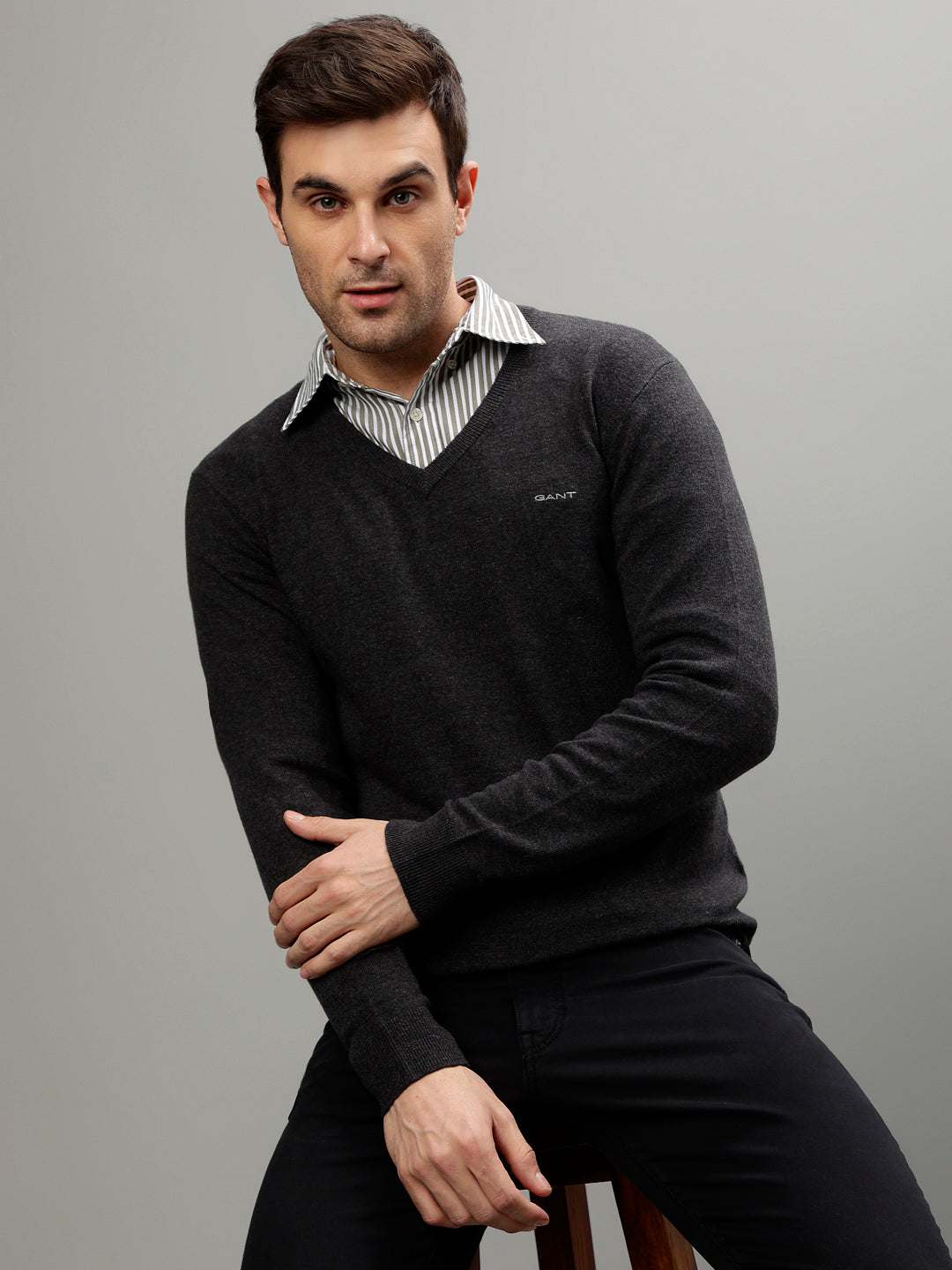 Gant Men Solid V Neck Long Sleeves Sweater