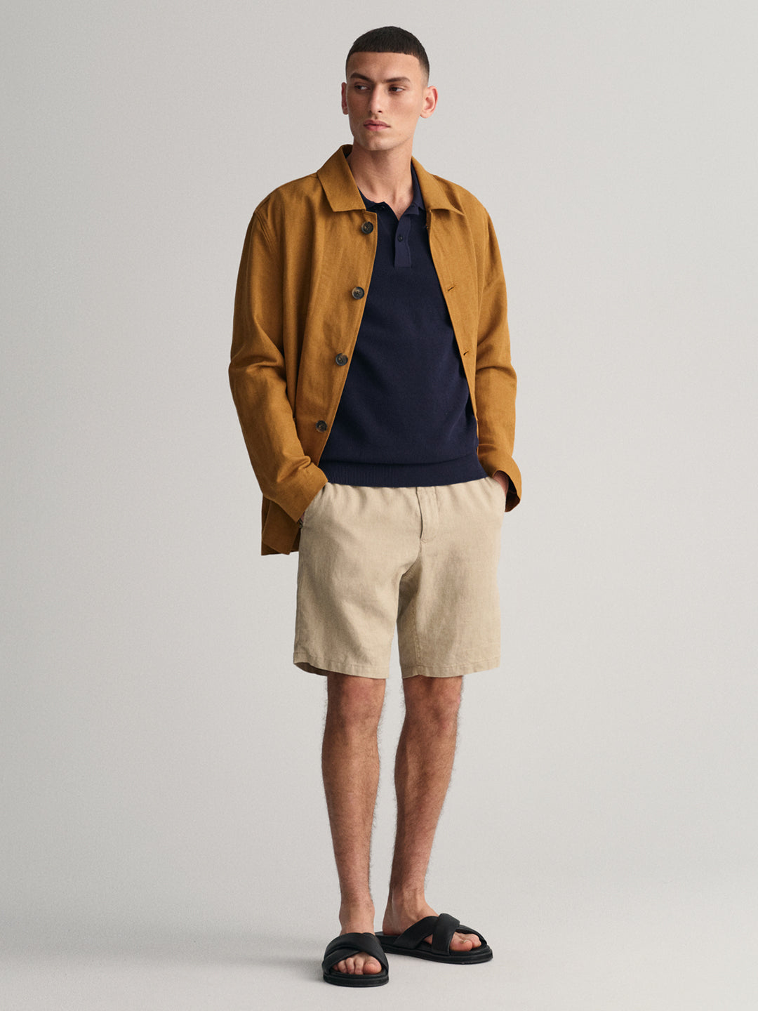 Gant Men Mid-Rise Loose Fit Linen Shorts