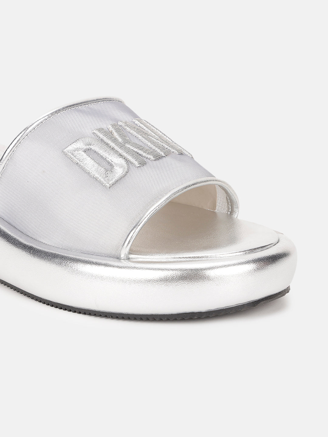 Dkny Women Silver Solid Embroidered Sliders